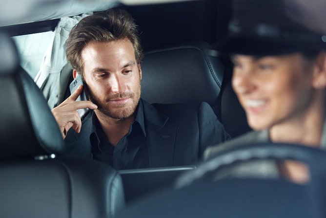 Transfers Madrid Airport to Madrid Center in Vans up to 7 Passengers - Luggage help that makes a real difference