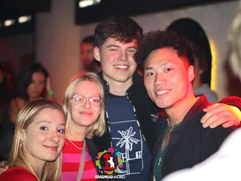 Wild Night Pub Crawl: Free Shots, Games & VIP Club Entry! - Madrid’s club finish changes with the night
