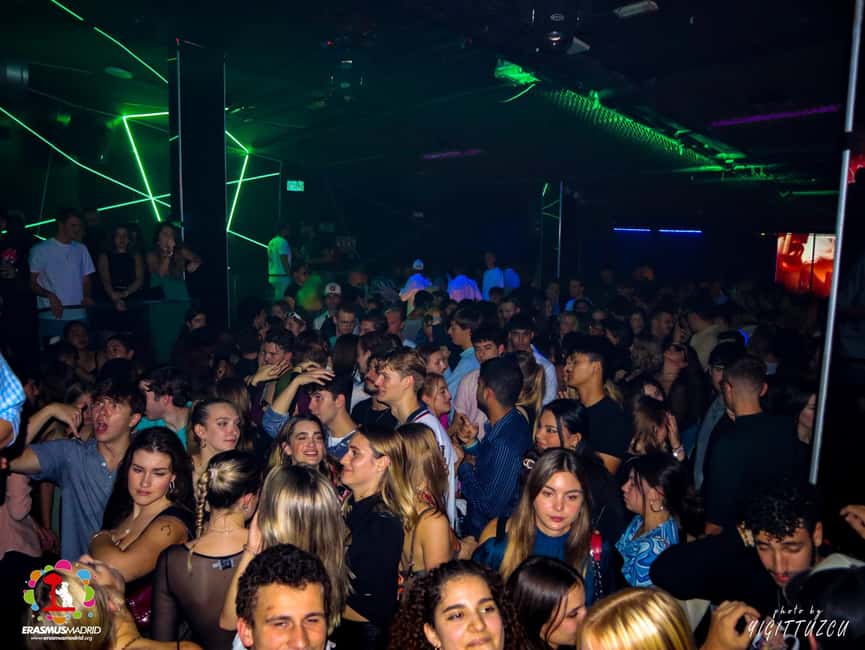 Wild Night Pub Crawl: Free Shots, Games & VIP Club Entry! - Starting at Commo Bar near Puerta del Sol